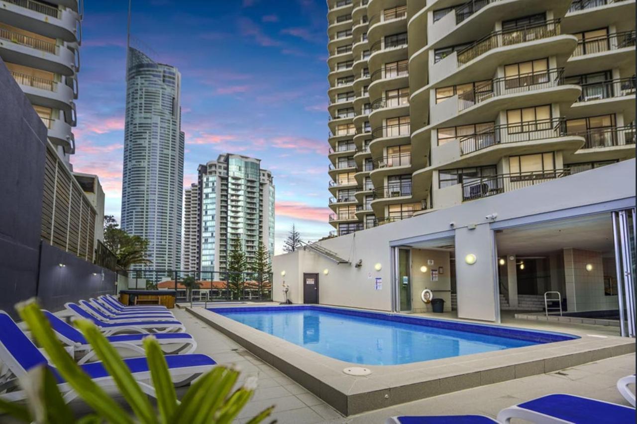 Beachside Apartment In The Heart Of Surfers Paradise - Free Parking Gold Coast Buitenkant foto