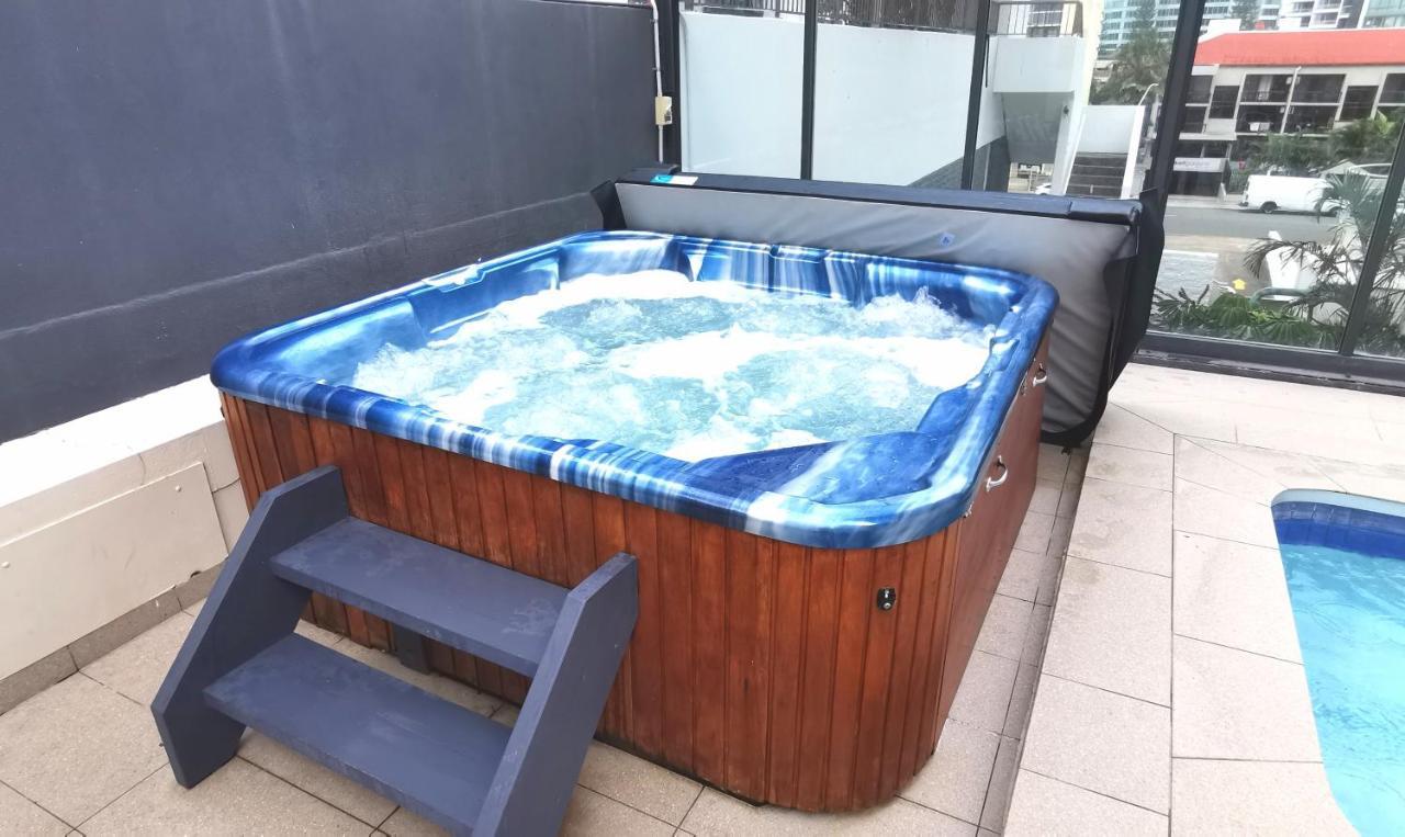 Beachside Apartment In The Heart Of Surfers Paradise - Free Parking Gold Coast Buitenkant foto