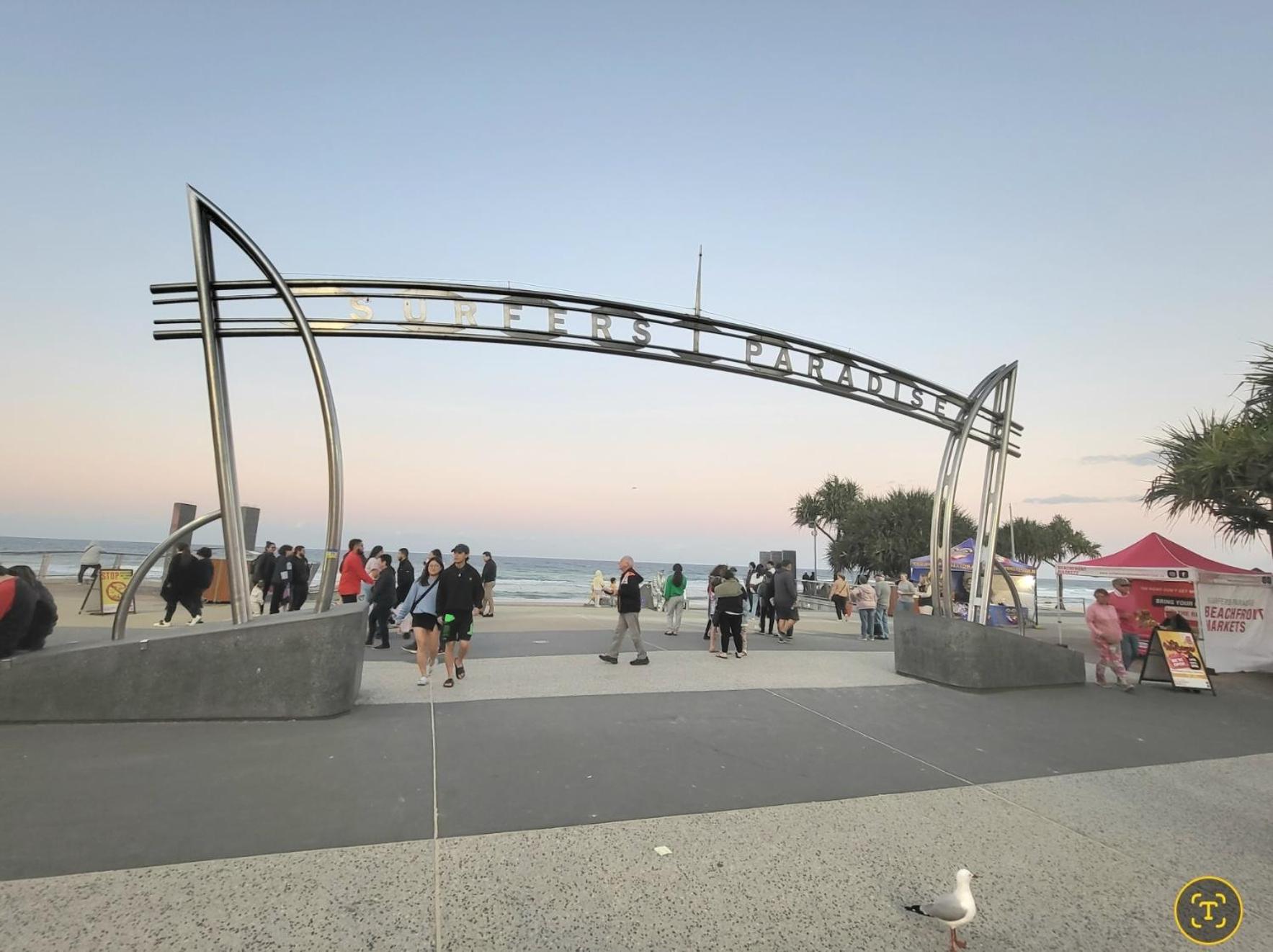 Beachside Apartment In The Heart Of Surfers Paradise - Free Parking Gold Coast Buitenkant foto